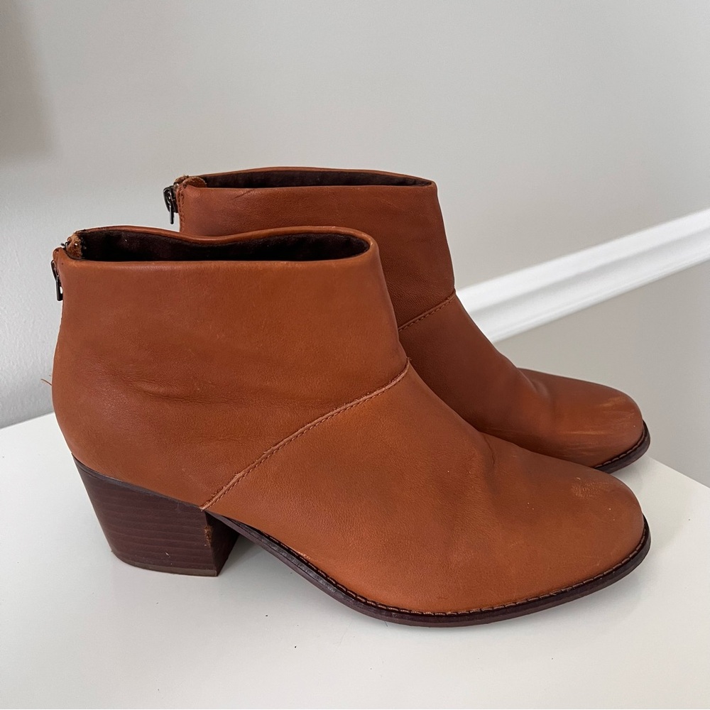 TOMS Leila Leather Chelsea Ankle Boot Carmel Color Women’s Size 10